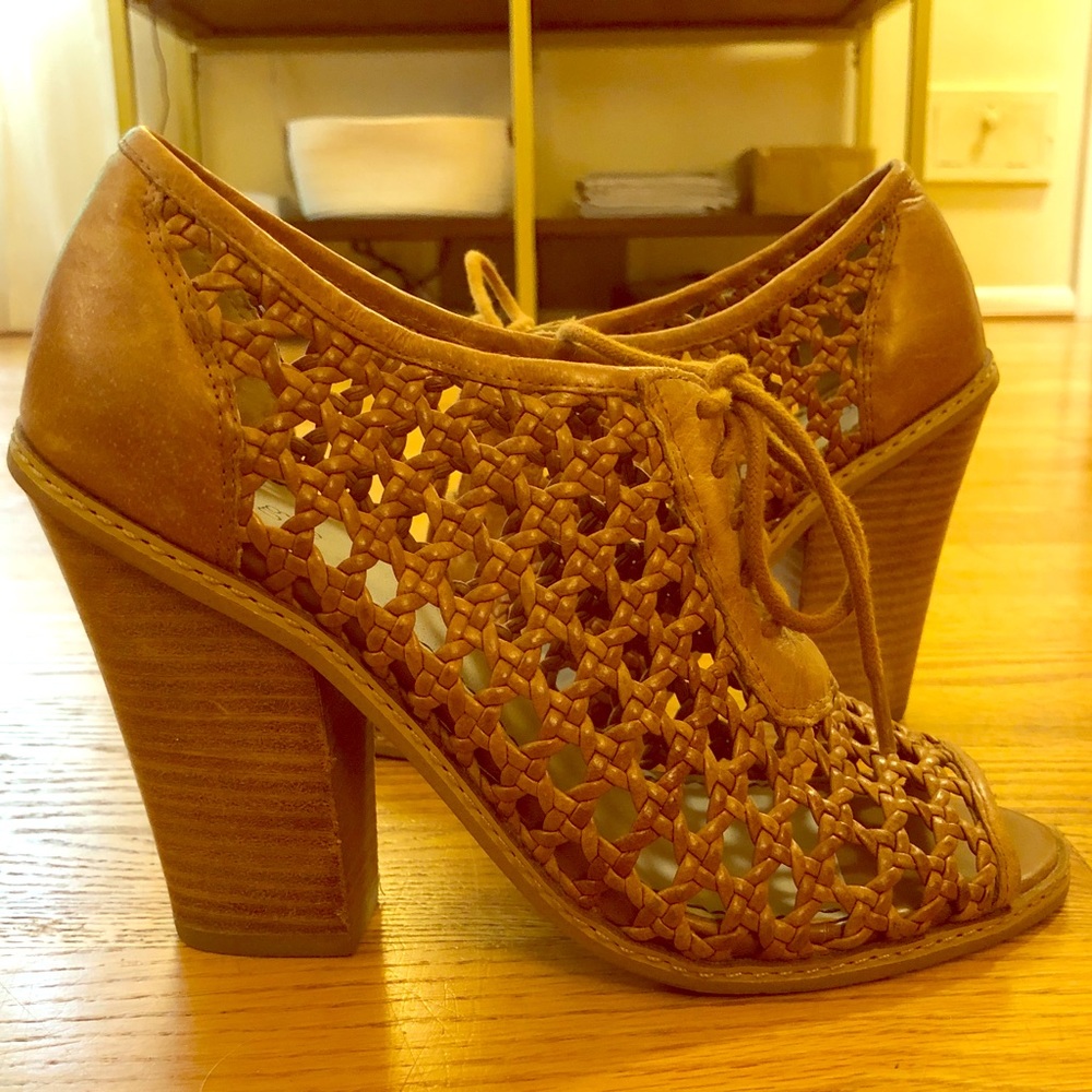 Lace up basket sandals with stacked heel